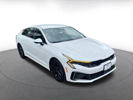 Snow White Pearl 2025 Kia K5 LXS