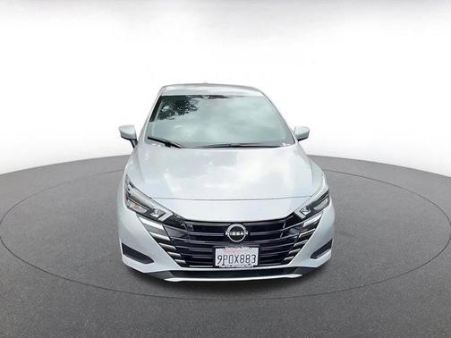 Brilliant Silver Metallic 2025 Nissan Versa 1.6 SV