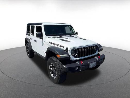 Bright White Clearcoat 2025 Jeep Wrangler Rubicon