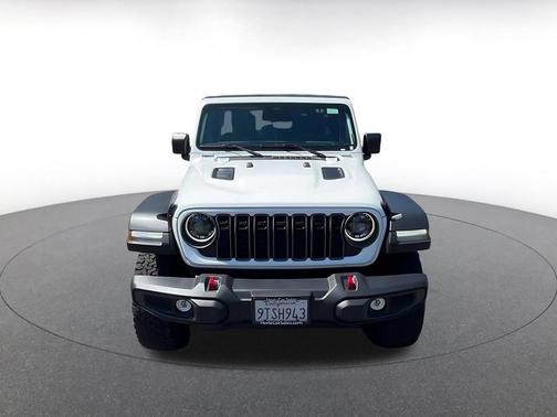 Bright White Clearcoat 2025 Jeep Wrangler Rubicon