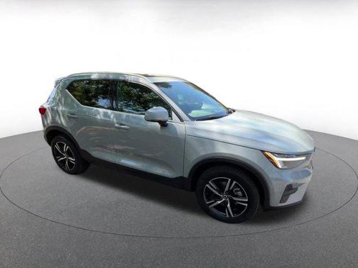2024 Volvo XC40 CORE