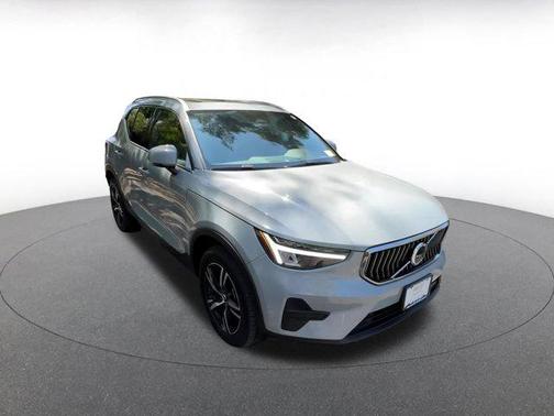 2024 Volvo XC40 CORE