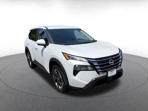 Everest White Pearl 2025 Nissan Rogue SV