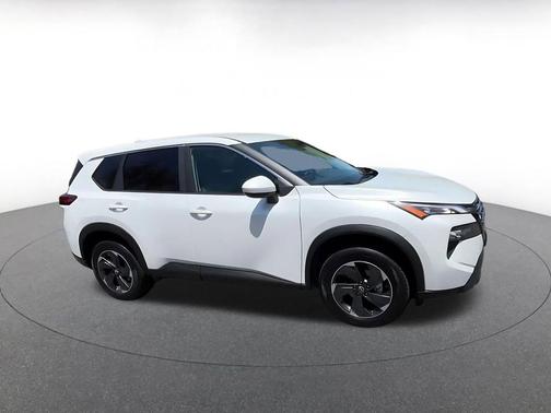 Everest White Pearl 2025 Nissan Rogue SV