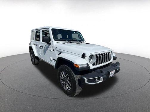2025 Jeep Wrangler 4-Door Sahara 4x4