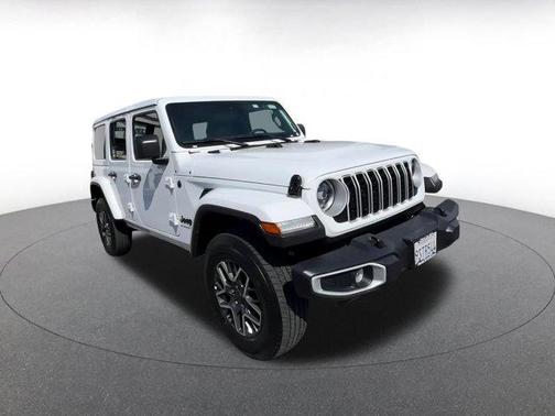 2025 Jeep Wrangler 4-Door Sahara 4x4