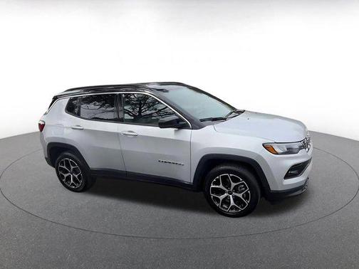 Silver Zynith Metallic Clearcoat 2025 Jeep Compass Limited