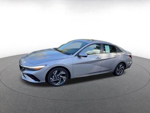 2025 Hyundai ELANTRA SEL