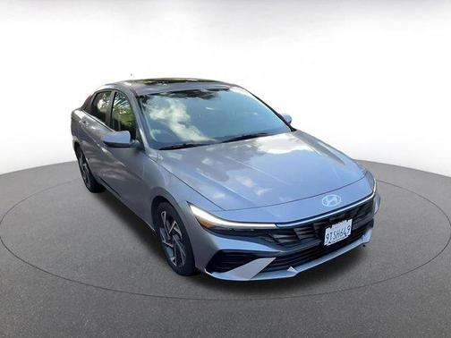 2025 Hyundai ELANTRA SEL