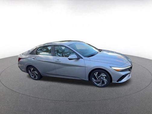 2025 Hyundai ELANTRA SEL