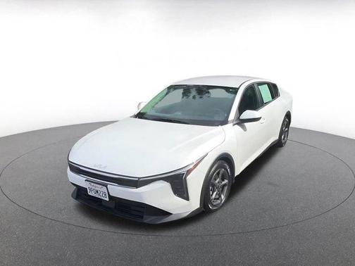 Snow White Pearl 2025 Kia K4 LXS