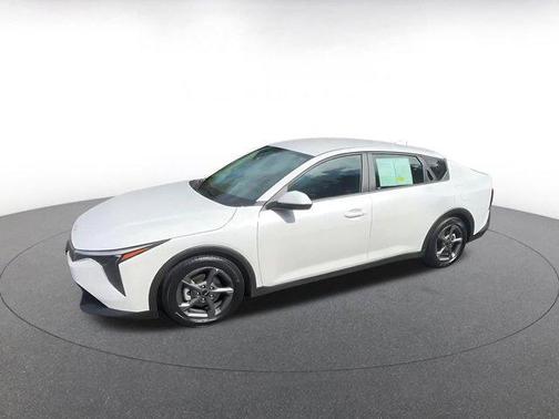 Snow White Pearl 2025 Kia K4 LXS