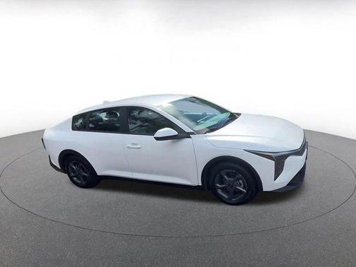 Snow White Pearl 2025 Kia K4 LXS