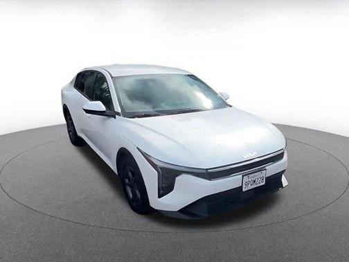 Snow White Pearl 2025 Kia K4 LXS