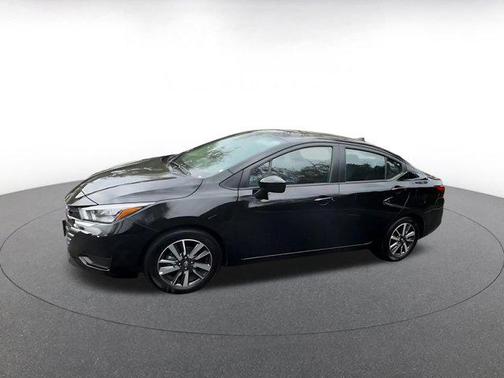 Super Black 2025 Nissan Versa 1.6 SV