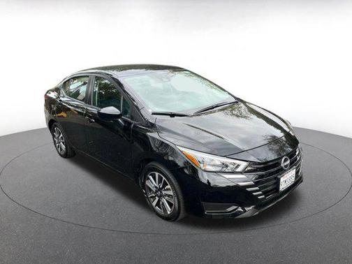 Super Black 2025 Nissan Versa 1.6 SV