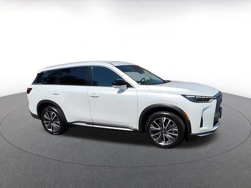 Radiant White 2026 INFINITI QX60 LUXE AWD