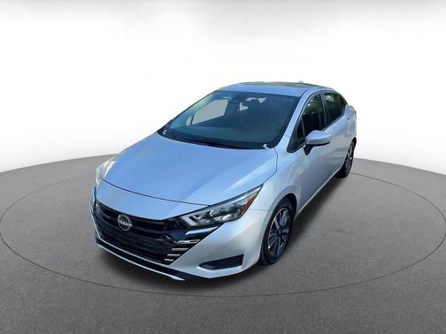 Brilliant Silver Metallic 2025 Nissan Versa 1.6 SV