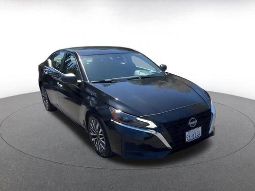 Super Black 2025 Nissan Altima SV FWD