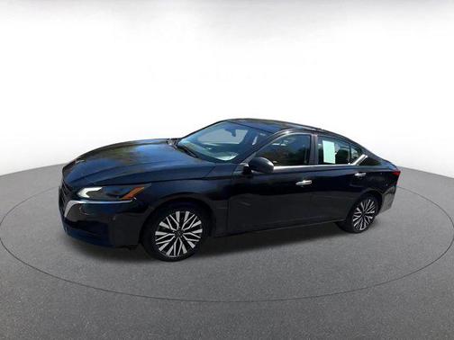 Super Black 2025 Nissan Altima SV FWD