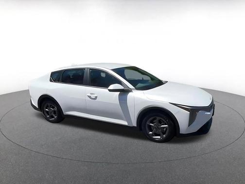 Snow White Pearl 2025 Kia K4 LXS