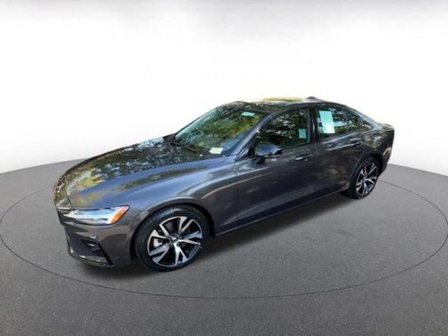 2024 Volvo S60 B5 Core Dark Theme