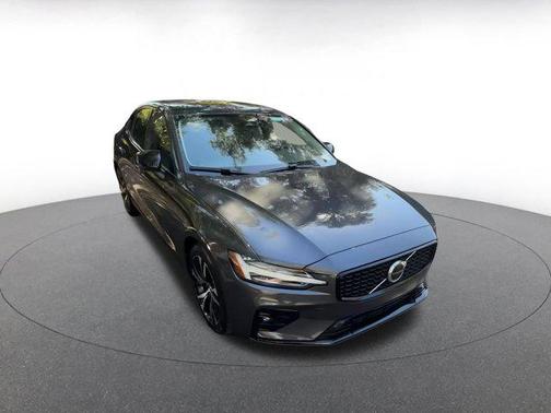 2024 Volvo S60 B5 Core Dark Theme