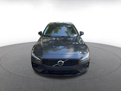2024 Volvo S60 B5 Core Dark Theme