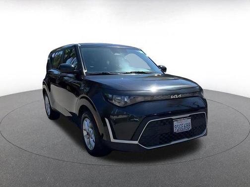 Fusion Black 2025 Kia Soul LX