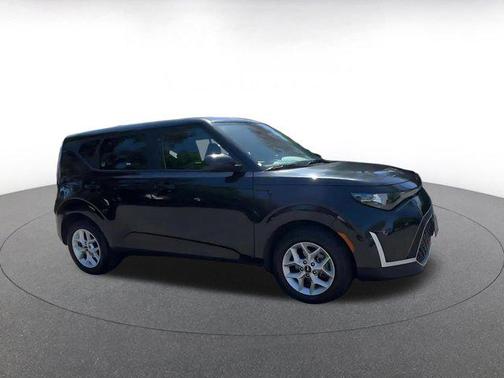 Fusion Black 2025 Kia Soul LX