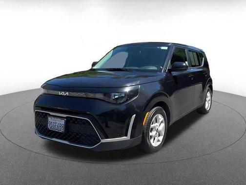 Fusion Black 2025 Kia Soul LX