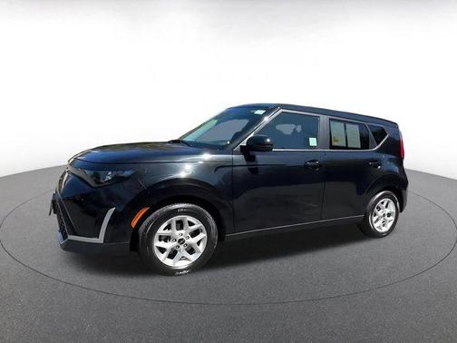 Fusion Black 2025 Kia Soul LX