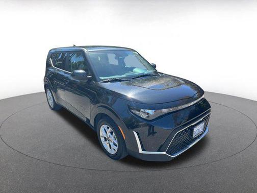 Fusion Black 2025 Kia Soul LX