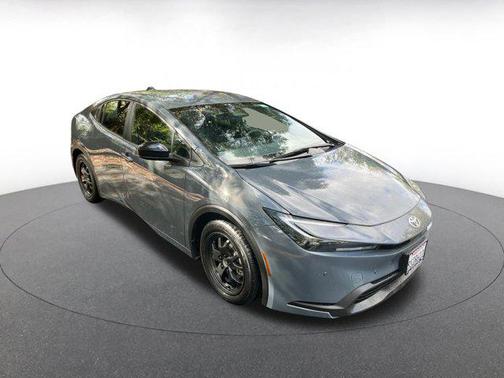 2025 Toyota Prius LE
