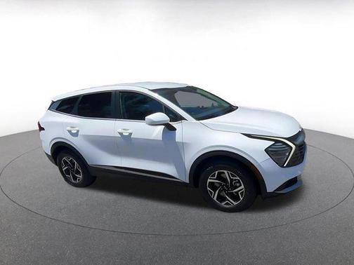 Glacial White Pearl 2025 Kia Sportage LX