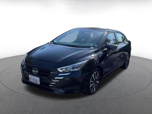 Super Black 2025 Nissan Versa 1.6 SV