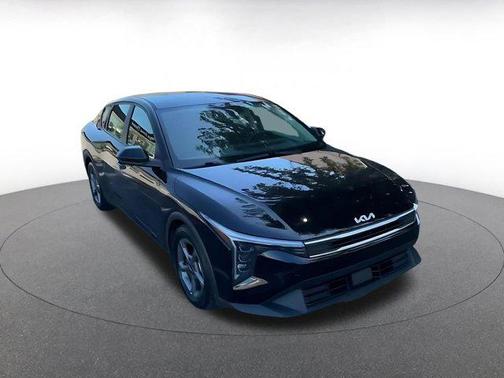 Aurora Black Pearl 2025 Kia K4 LXS