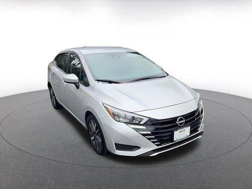 Brilliant Silver Metallic 2025 Nissan Versa 1.6 SV
