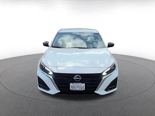 Glacier White 2025 Nissan Altima SV FWD