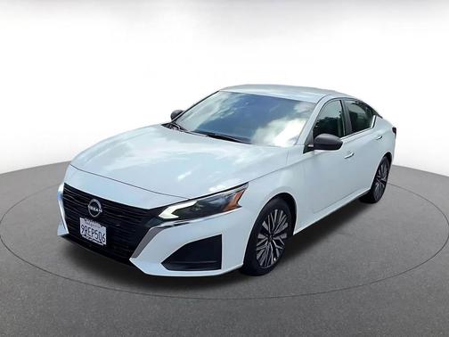 Glacier White 2025 Nissan Altima SV FWD