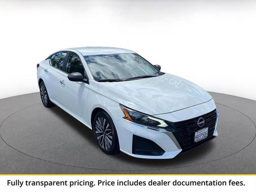 Glacier White 2025 Nissan Altima SV FWD