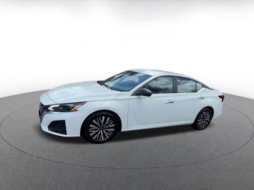 Glacier White 2025 Nissan Altima SV FWD