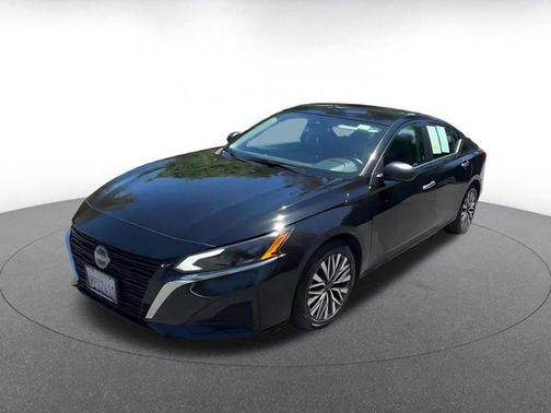 Super Black 2025 Nissan Altima SV FWD