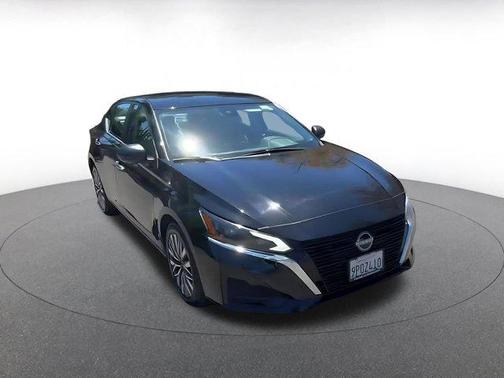 Super Black 2025 Nissan Altima SV FWD