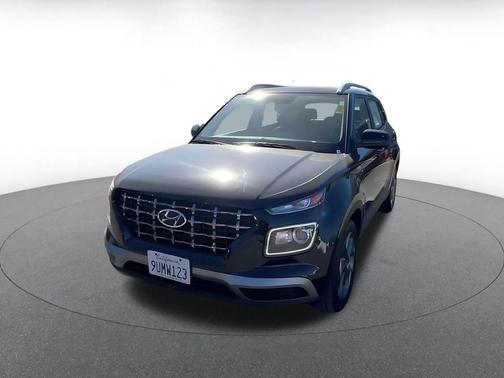 Onyx Black 2025 Hyundai VENUE SEL