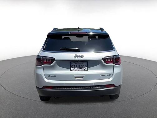 Silver Zynith Metallic Clearcoat 2025 Jeep Compass Limited