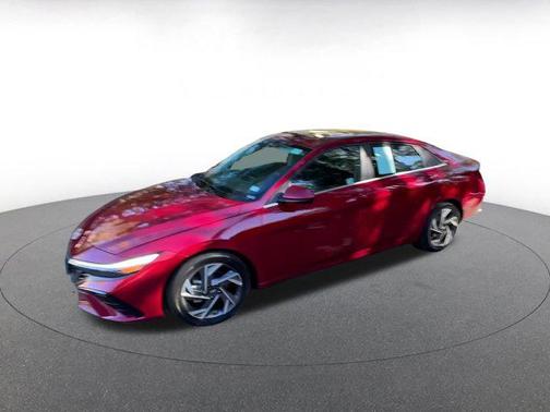 2025 Hyundai ELANTRA SEL