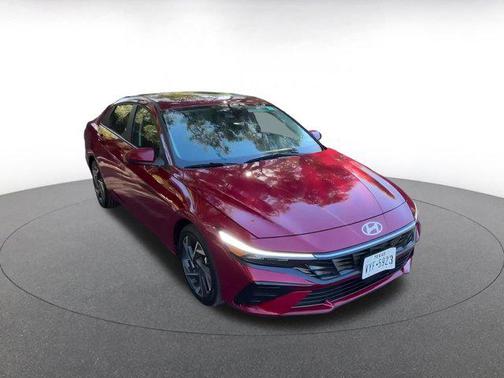 2025 Hyundai ELANTRA SEL