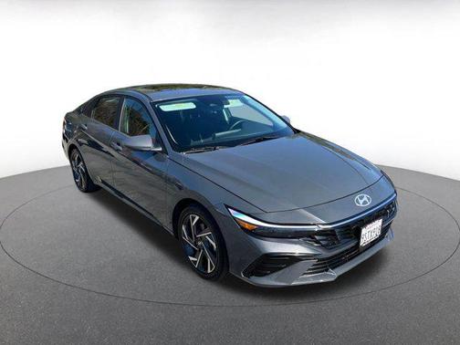 2025 Hyundai ELANTRA SEL