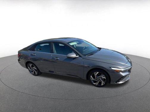 2025 Hyundai ELANTRA SEL